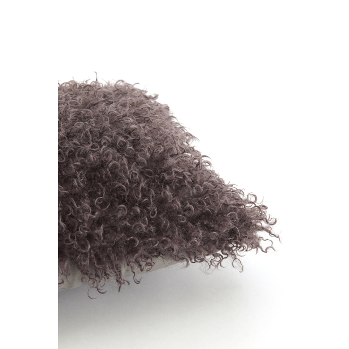 Coussin fourrure aubergine